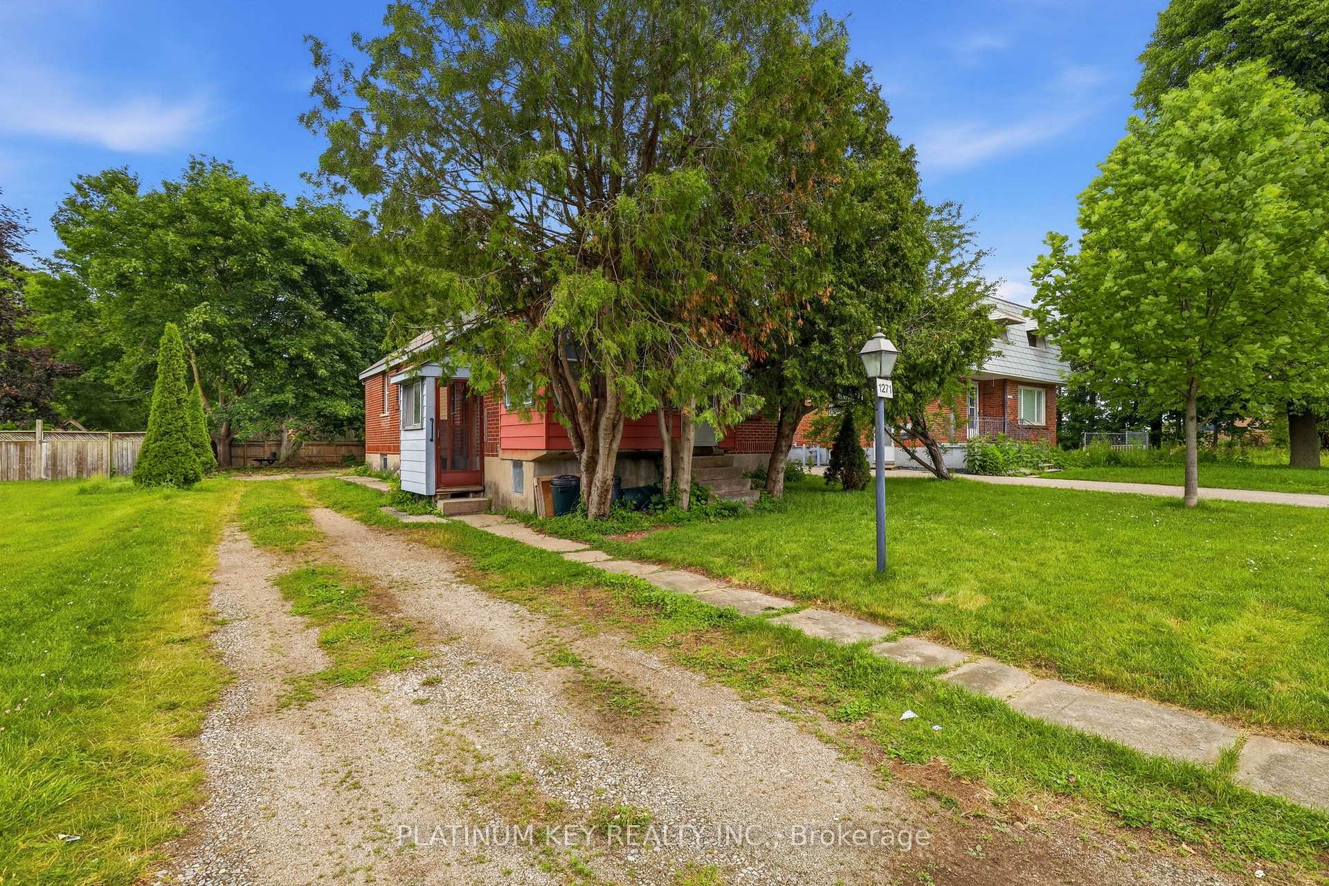 1271 Crumlin Side Road, London East, ON N5V 1R6