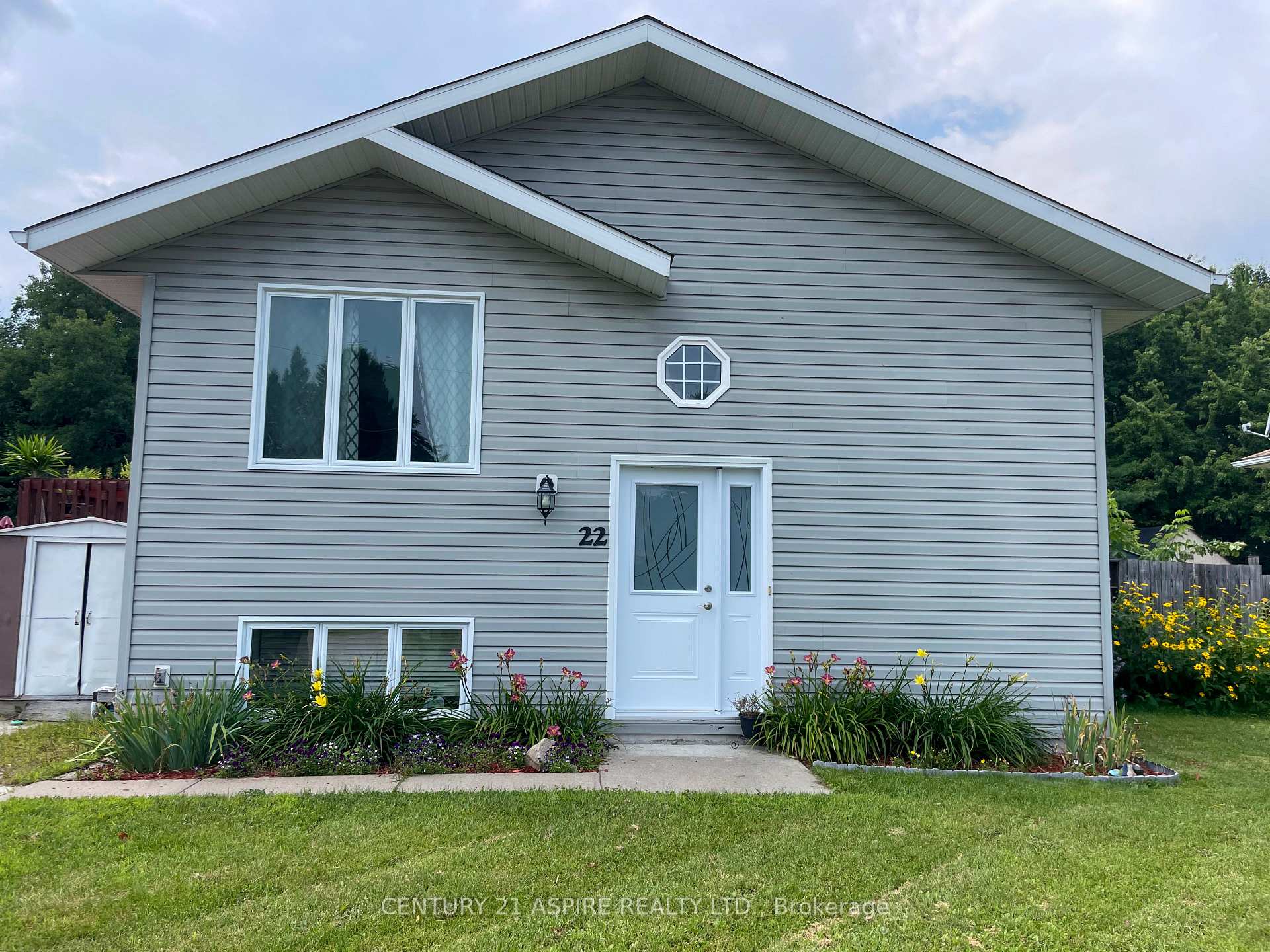 22 Joseph Street, Laurentian Hills, ON K0J 1J0