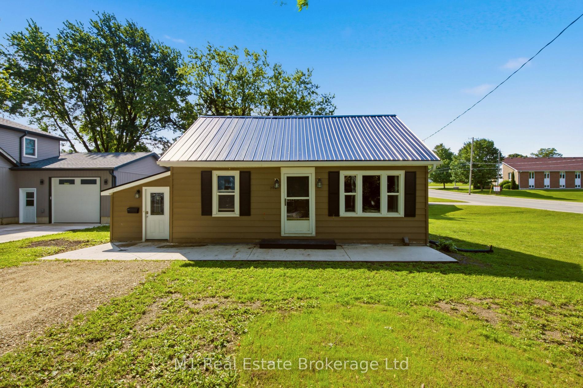 204 King Street E, Wellington North, ON N0G 2L2