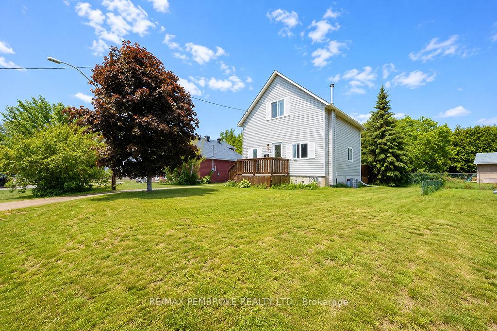 1 Violet Street, Petawawa, ON K8H 2C2