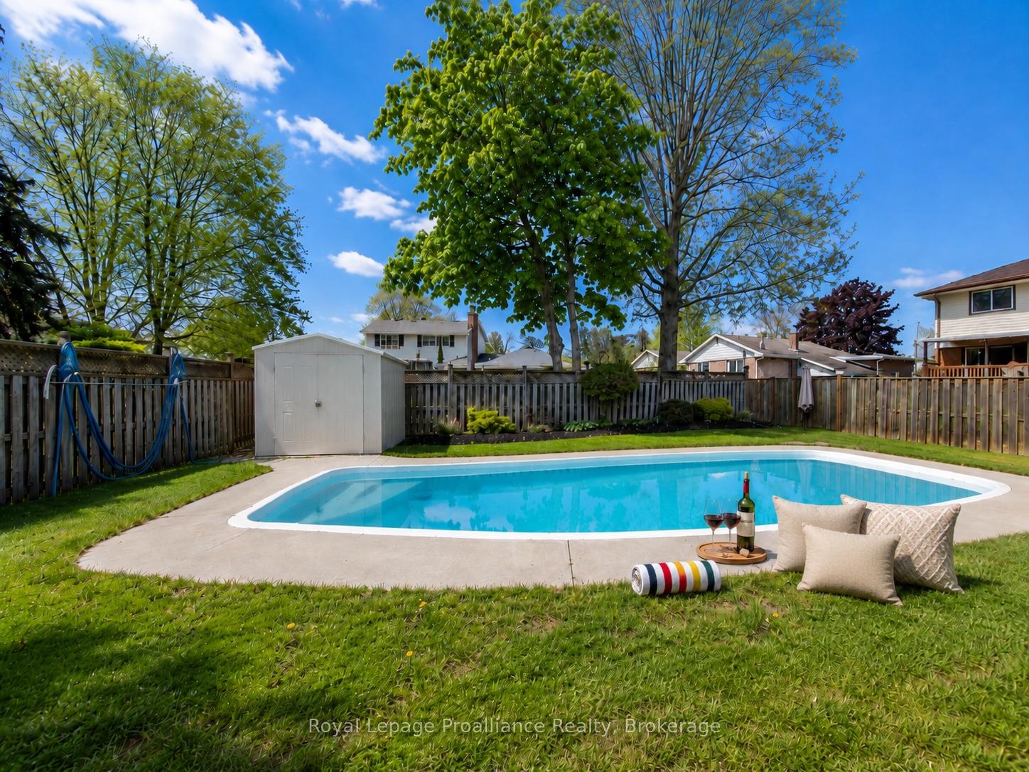 49 Plaza Square, Belleville, ON K8N 4J2