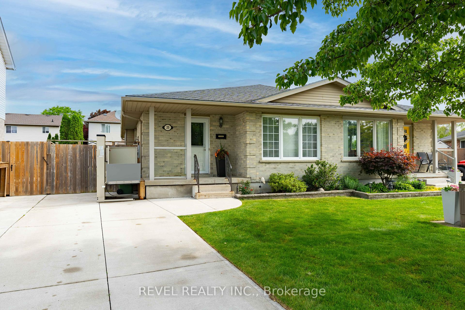 25 Rodney Crescent, St. Thomas, ON N5R 6E1