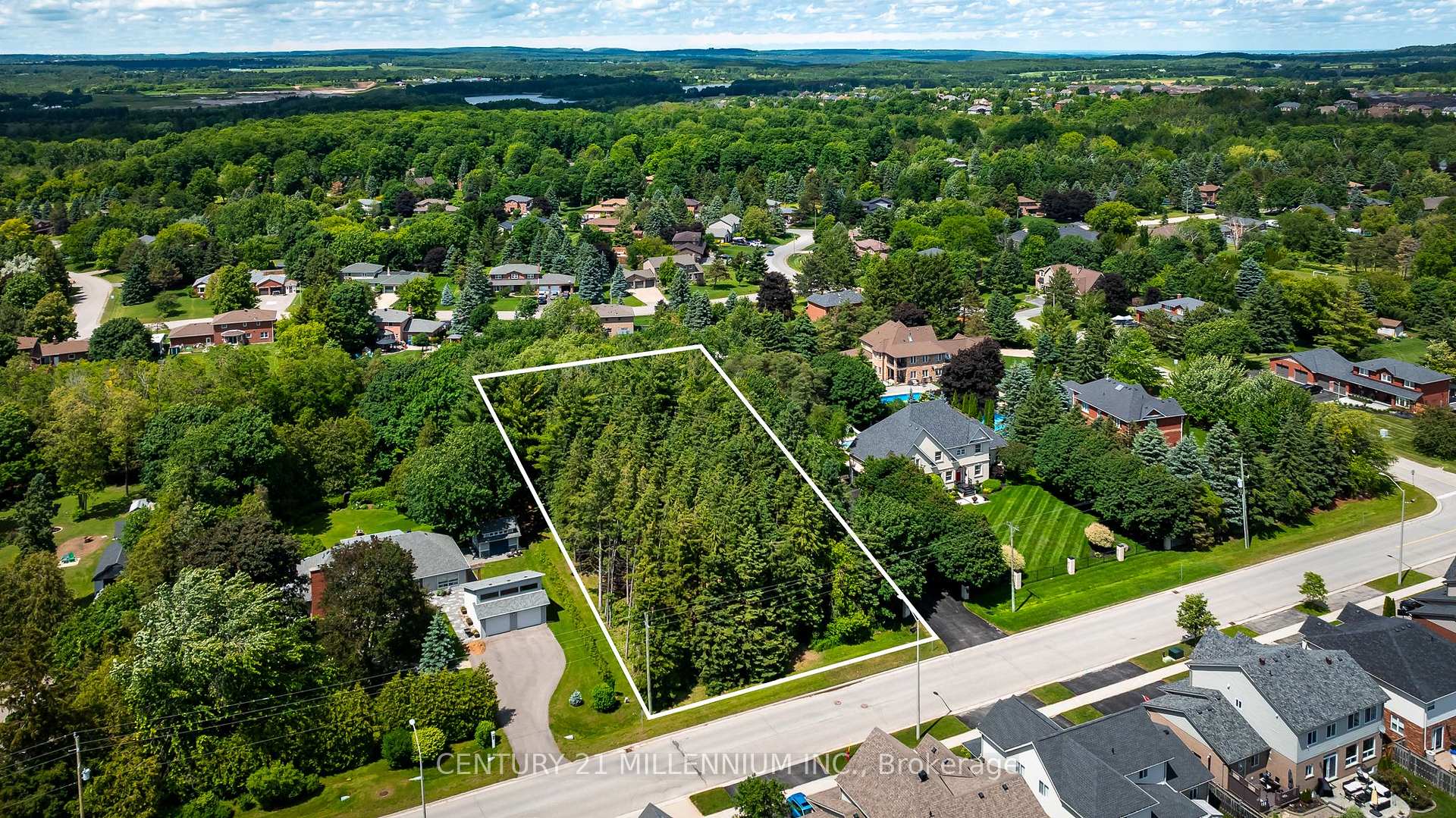24 Buena Vista Drive, Mono, ON L9W 5K8