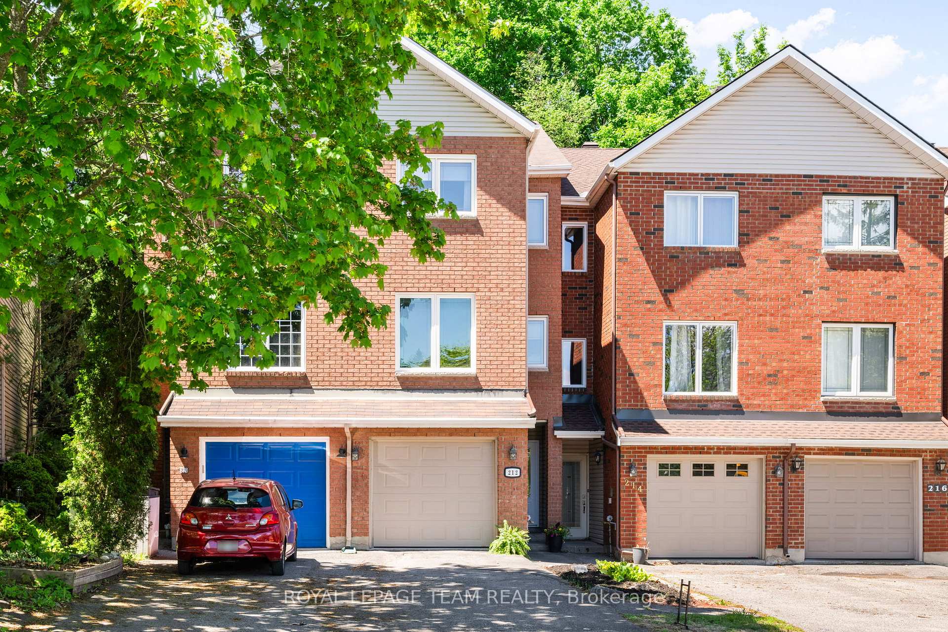 212 Provender Avenue, Manor Park - Cardinal Glen and Area, ON K1K 4N7
