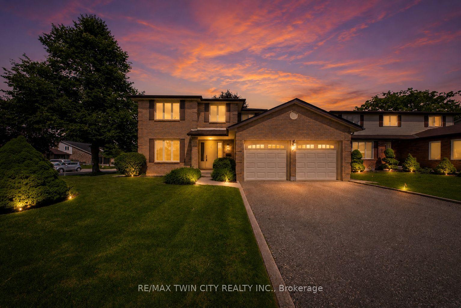 22 Colonial Crescent, Brantford, ON N3R 7M7