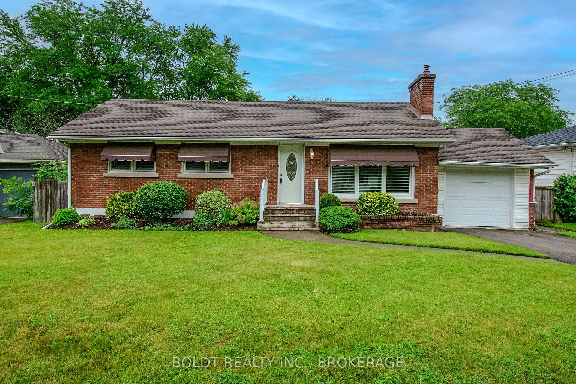 25 Elm Ridge Drive, St. Catharines, ON L2T 2A7