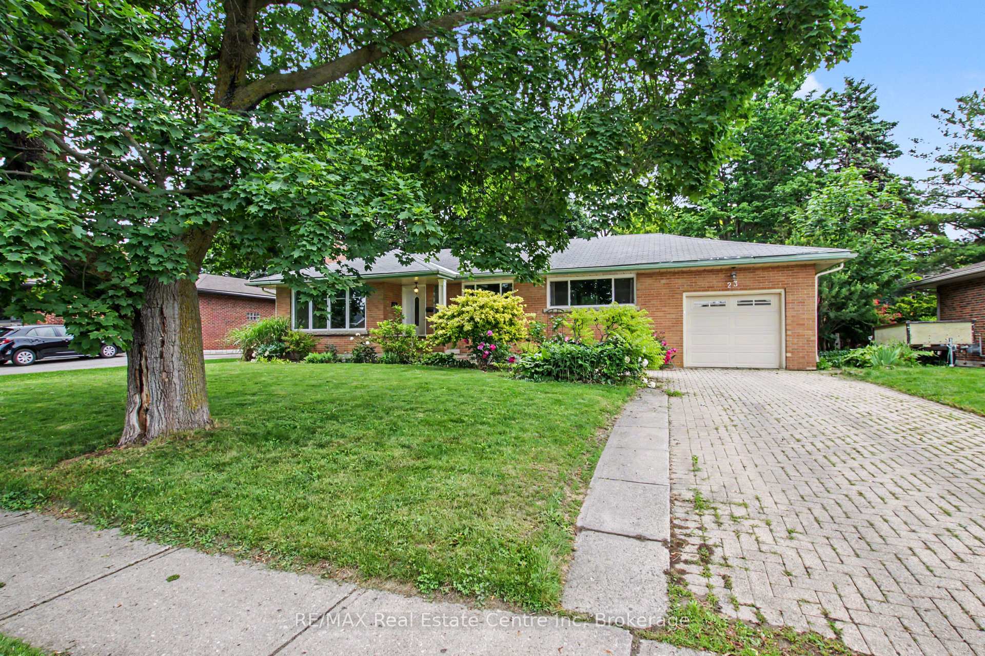 23 Glenburnie Drive, Guelph, ON N1E 4C4