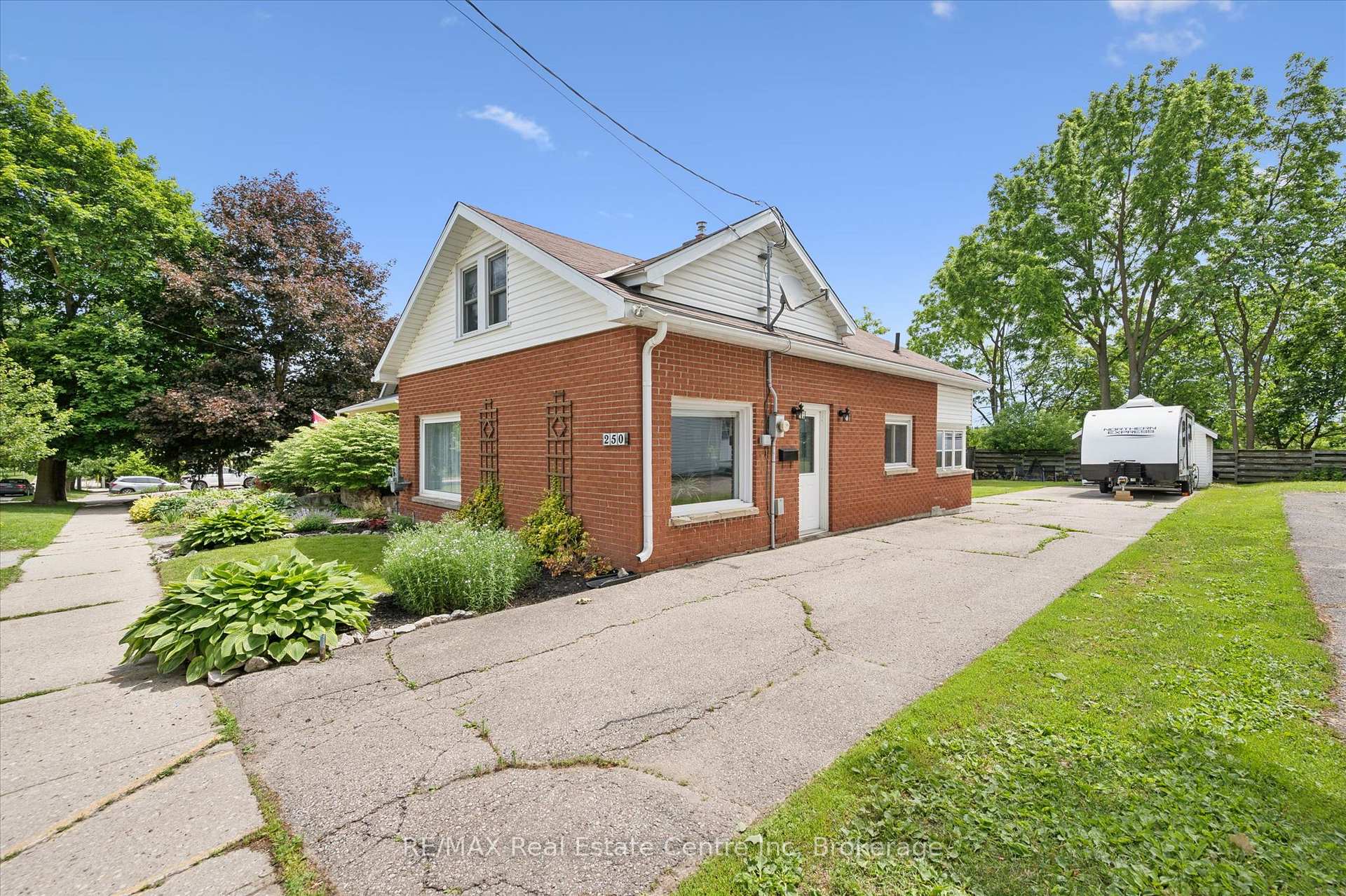 250 St George Street E, Centre Wellington, ON N1M 1K4