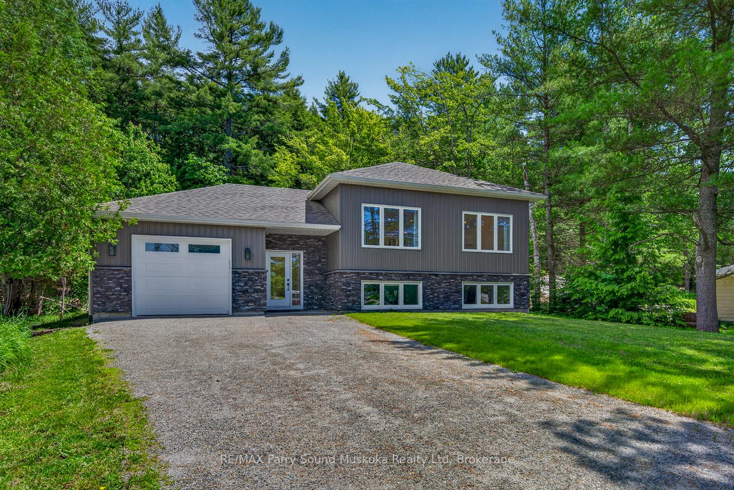 10 Glenrock Road, McDougall, ON P2A 2W9