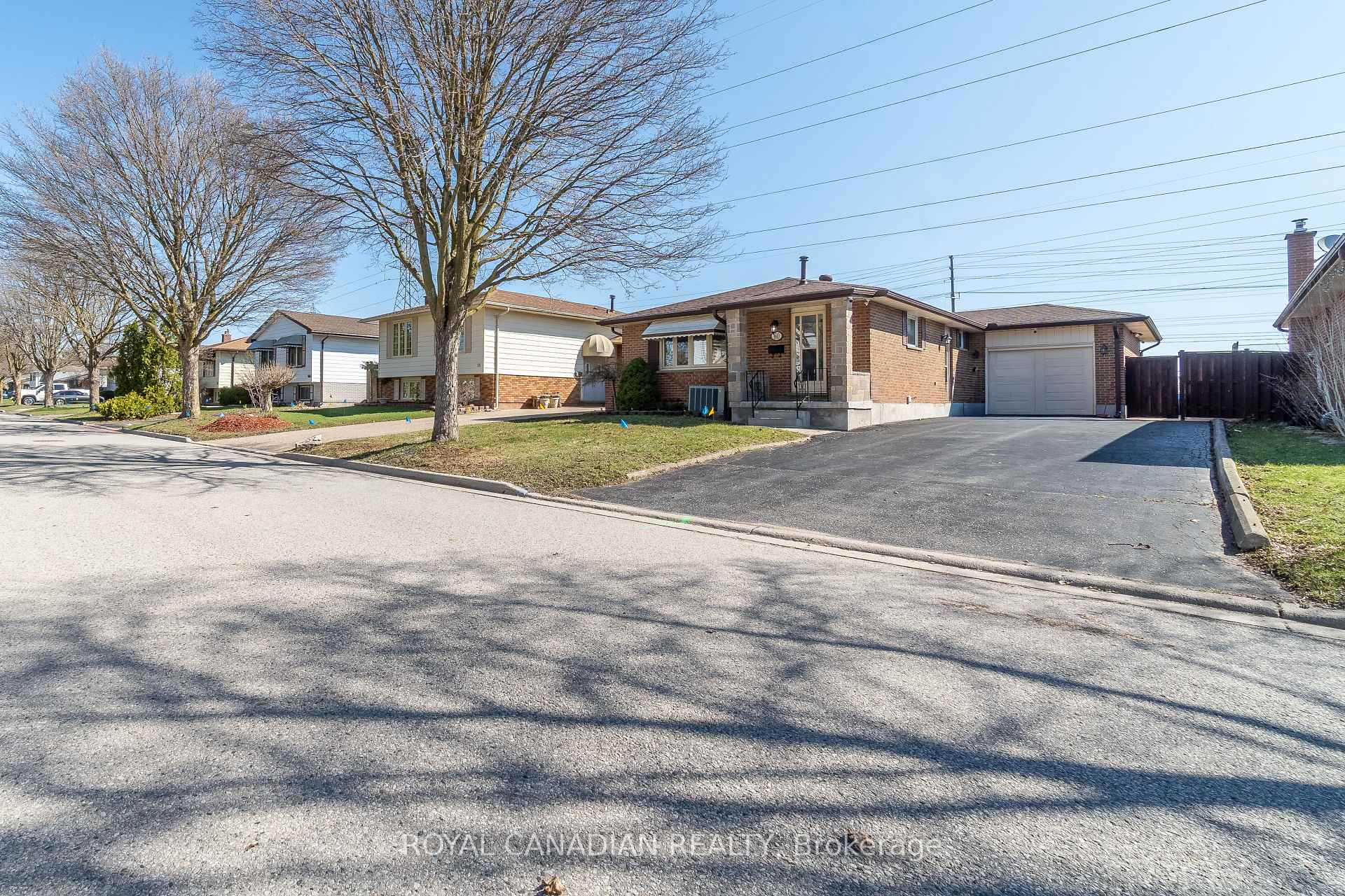 60 Lysanda Avenue, London South, ON N5Z 4L3