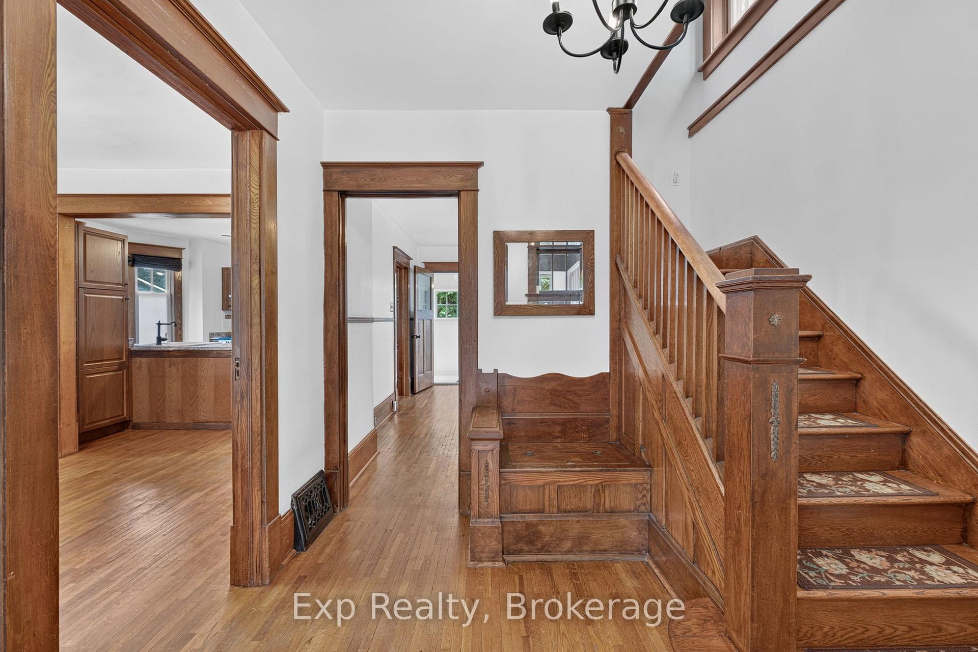 98 Cedar Street, Belleville, ON K8P 3M4