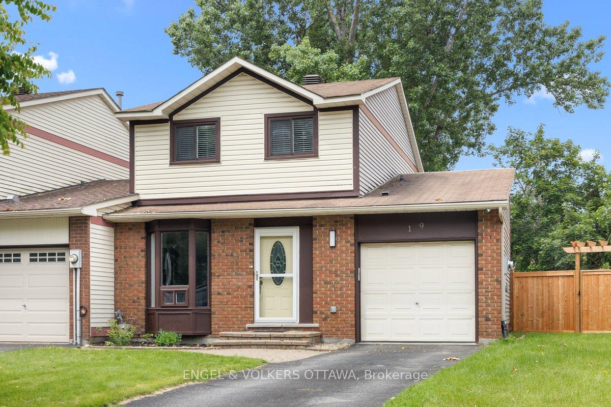 19 WESSEX Road, Barrhaven, ON K2J 1S4