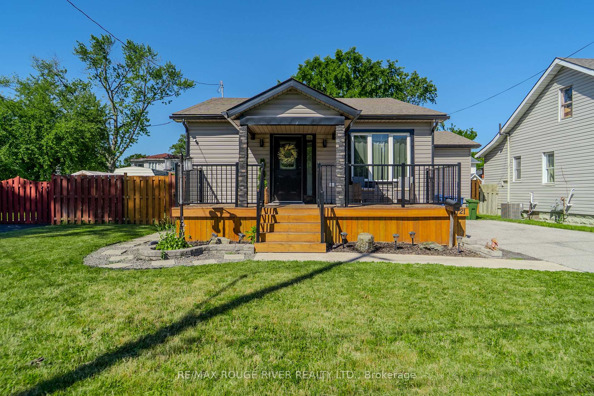 1721 S Cameron Blvd Boulevard, Windsor, ON N9B 3C9
