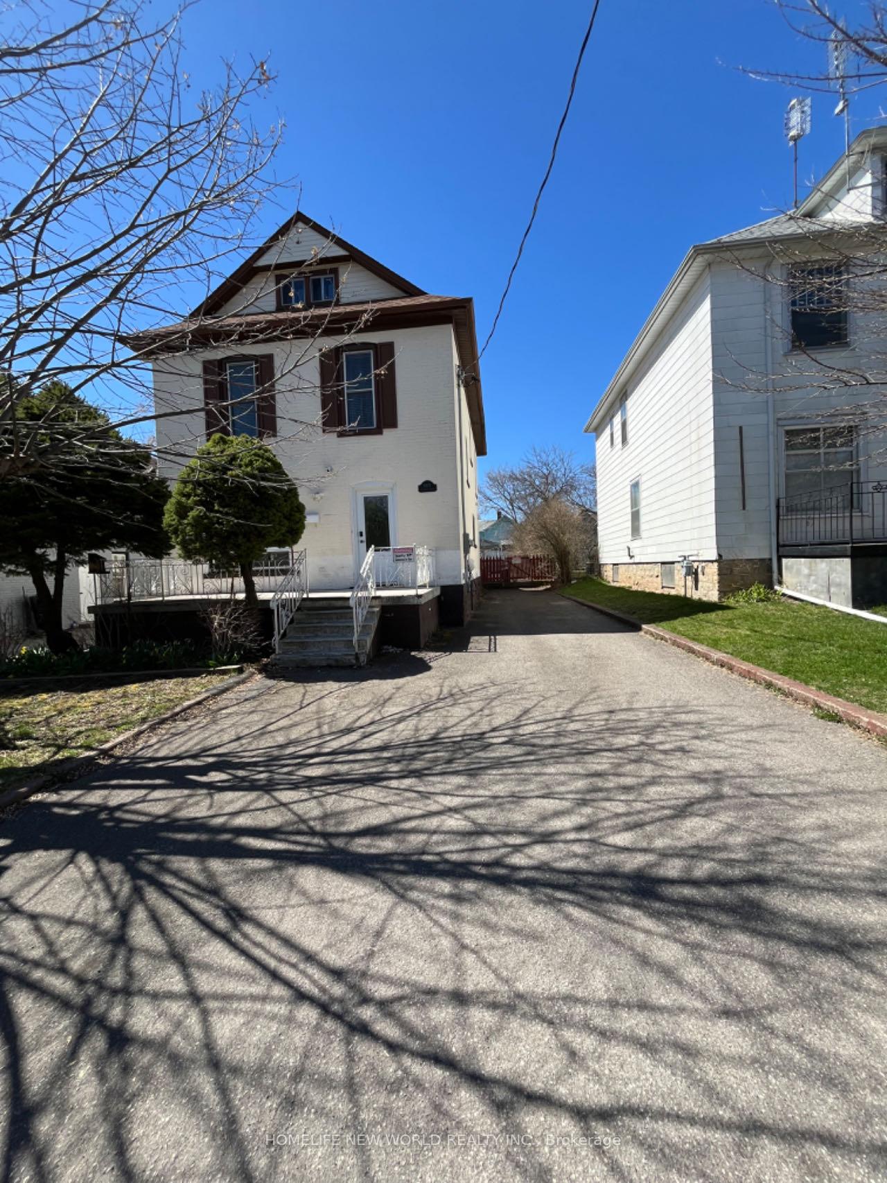 5021 Saint Clair Avenue, Niagara Falls, ON L2E 3T8