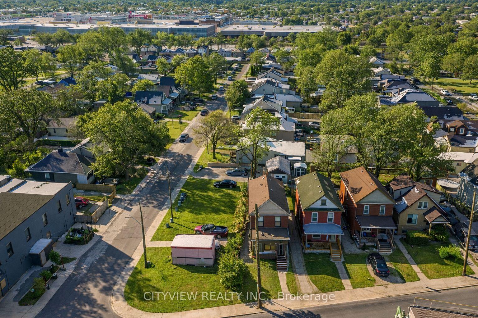 382 Beach Road, Hamilton, ON L8H 3K5