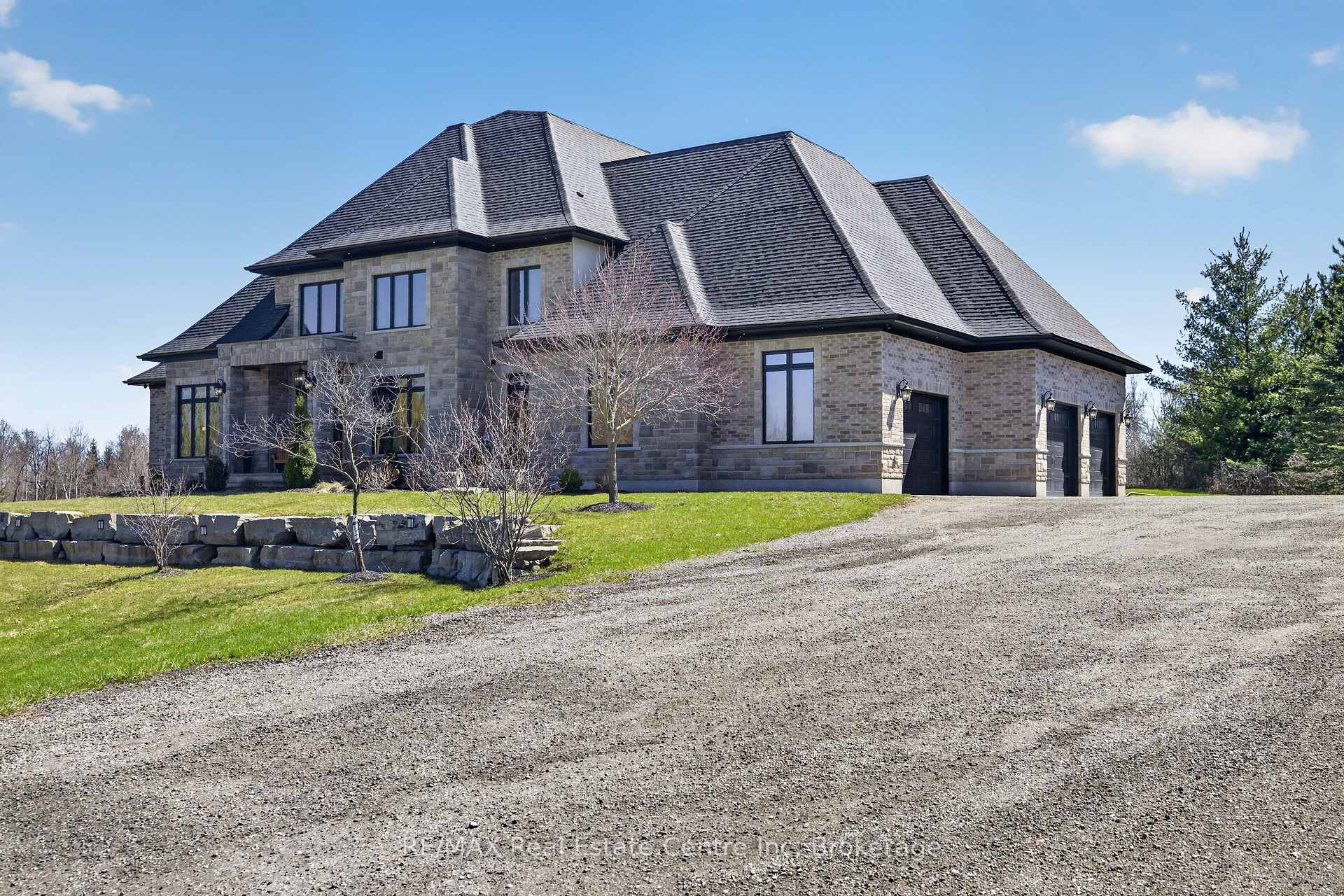 7645 Maltby Road E, Puslinch, ON N0B 2J0
