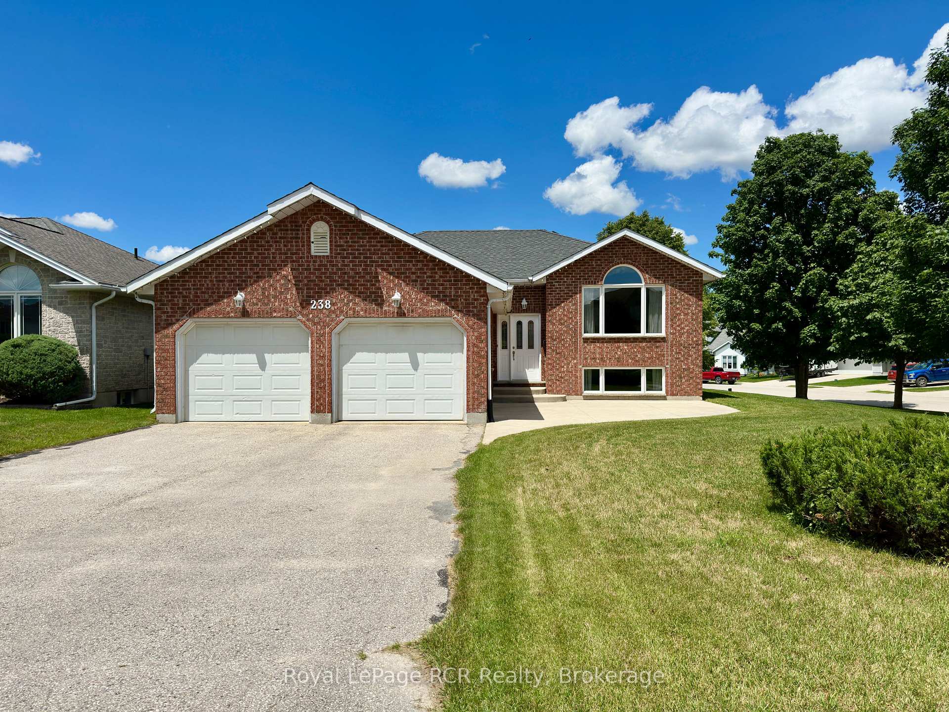 238 4th Street Crescent, Hanover, ON N4N 3S2