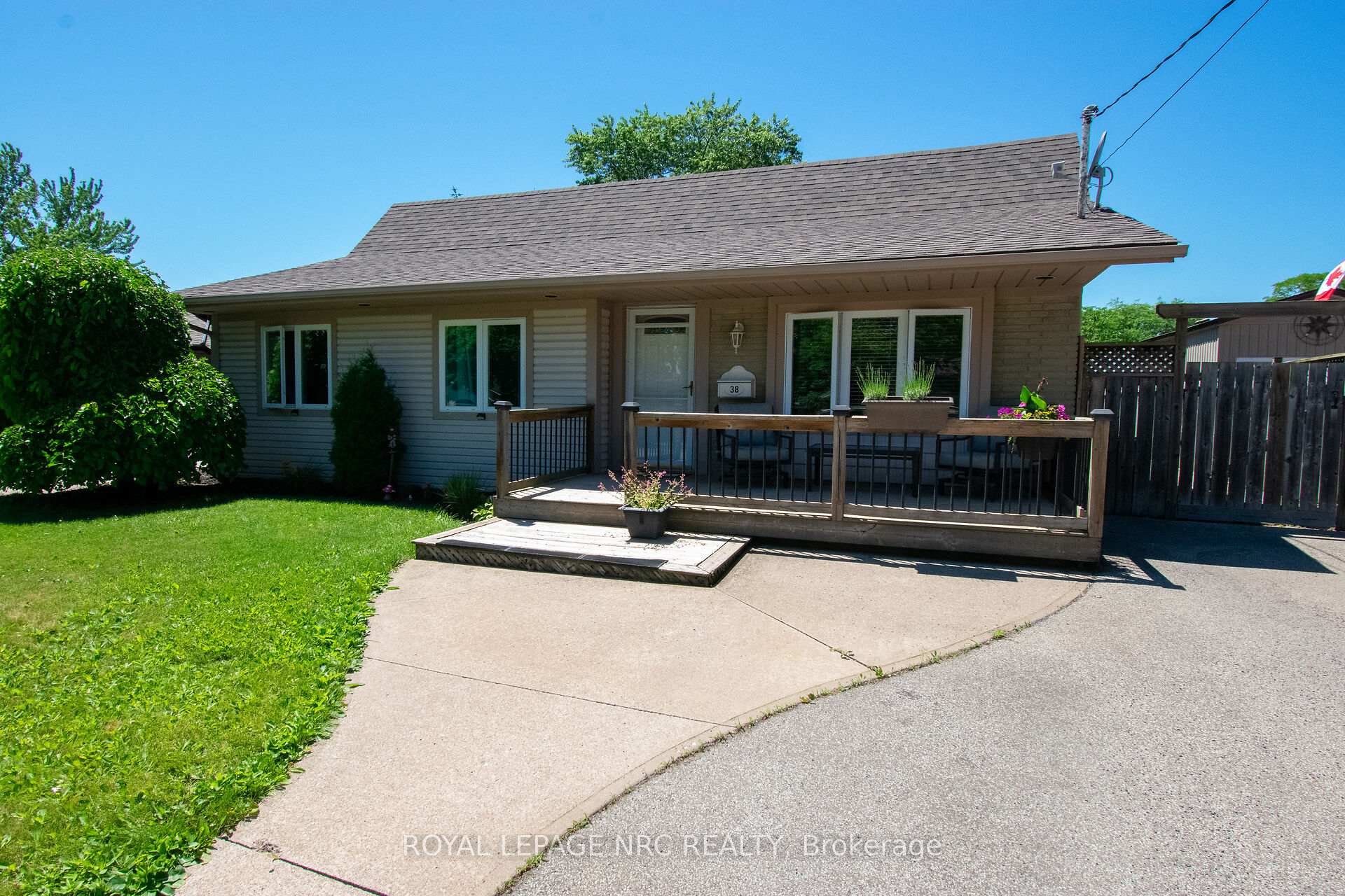 38 Carriage Road, St. Catharines, ON L2P 1S9