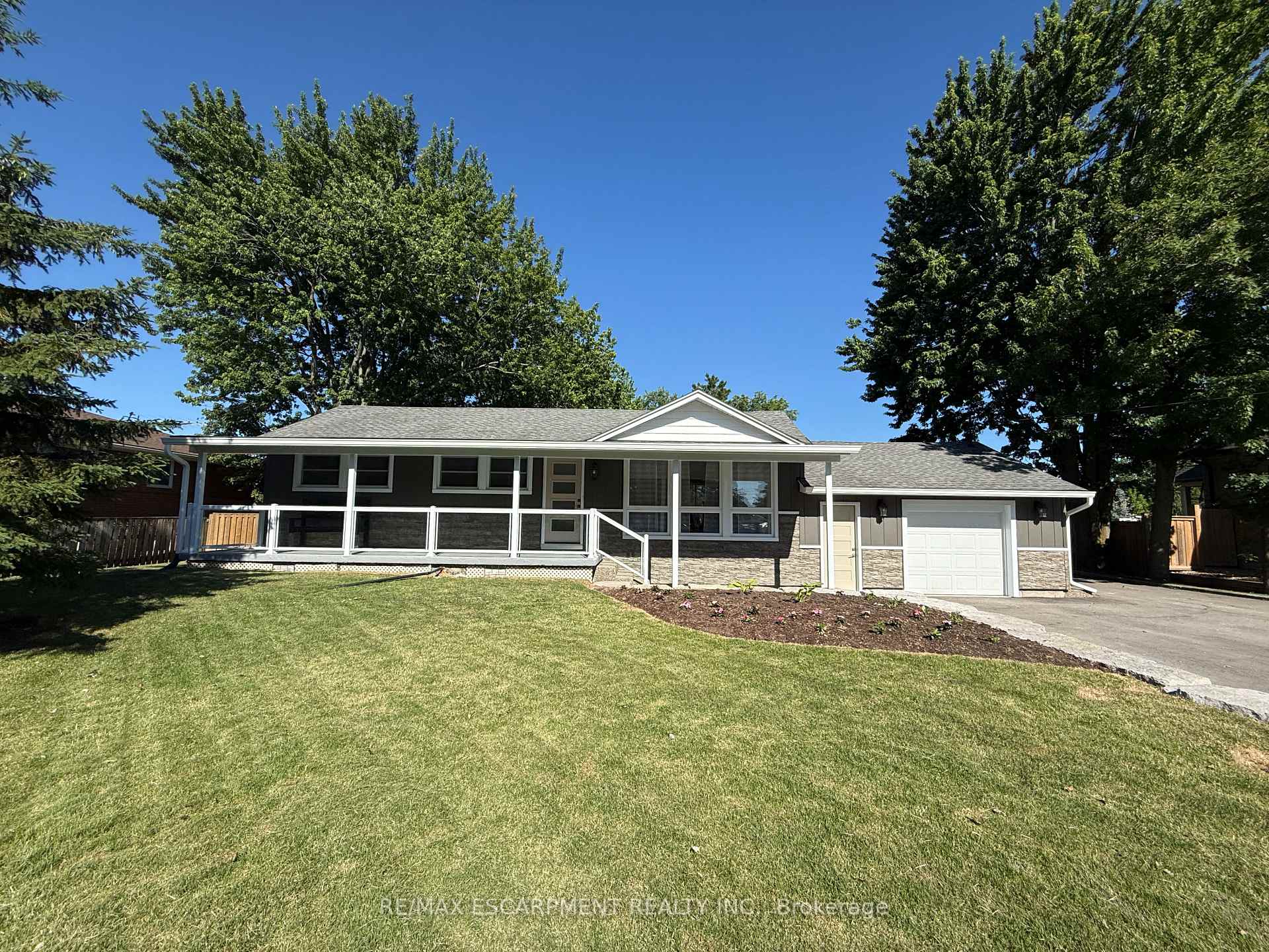 99 Byron Avenue, Hamilton, ON L8J 2T2