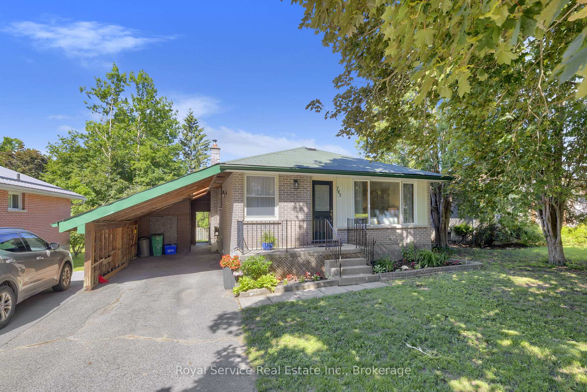 745 Eastdale Court, Peterborough, ON K9H 7C6