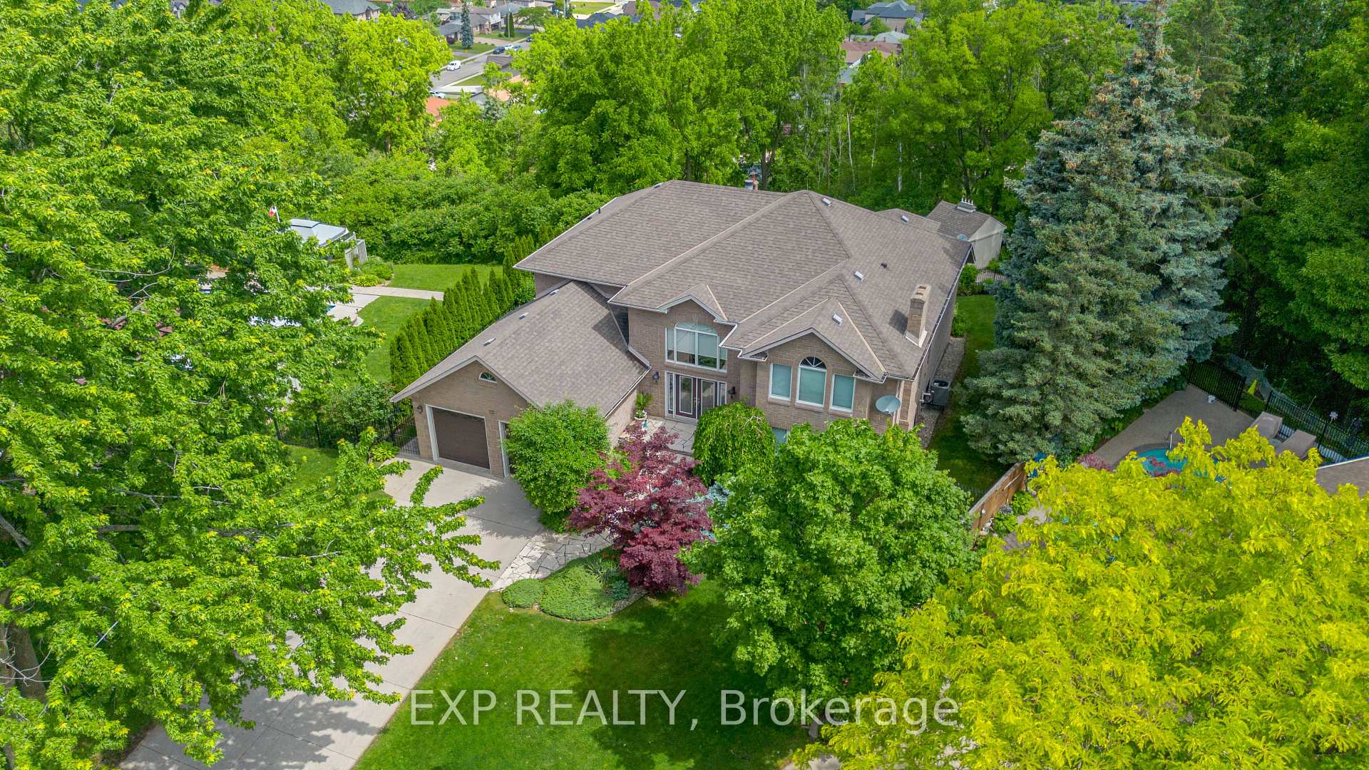 22 Burt Court, Hamilton, ON L8G 3H4