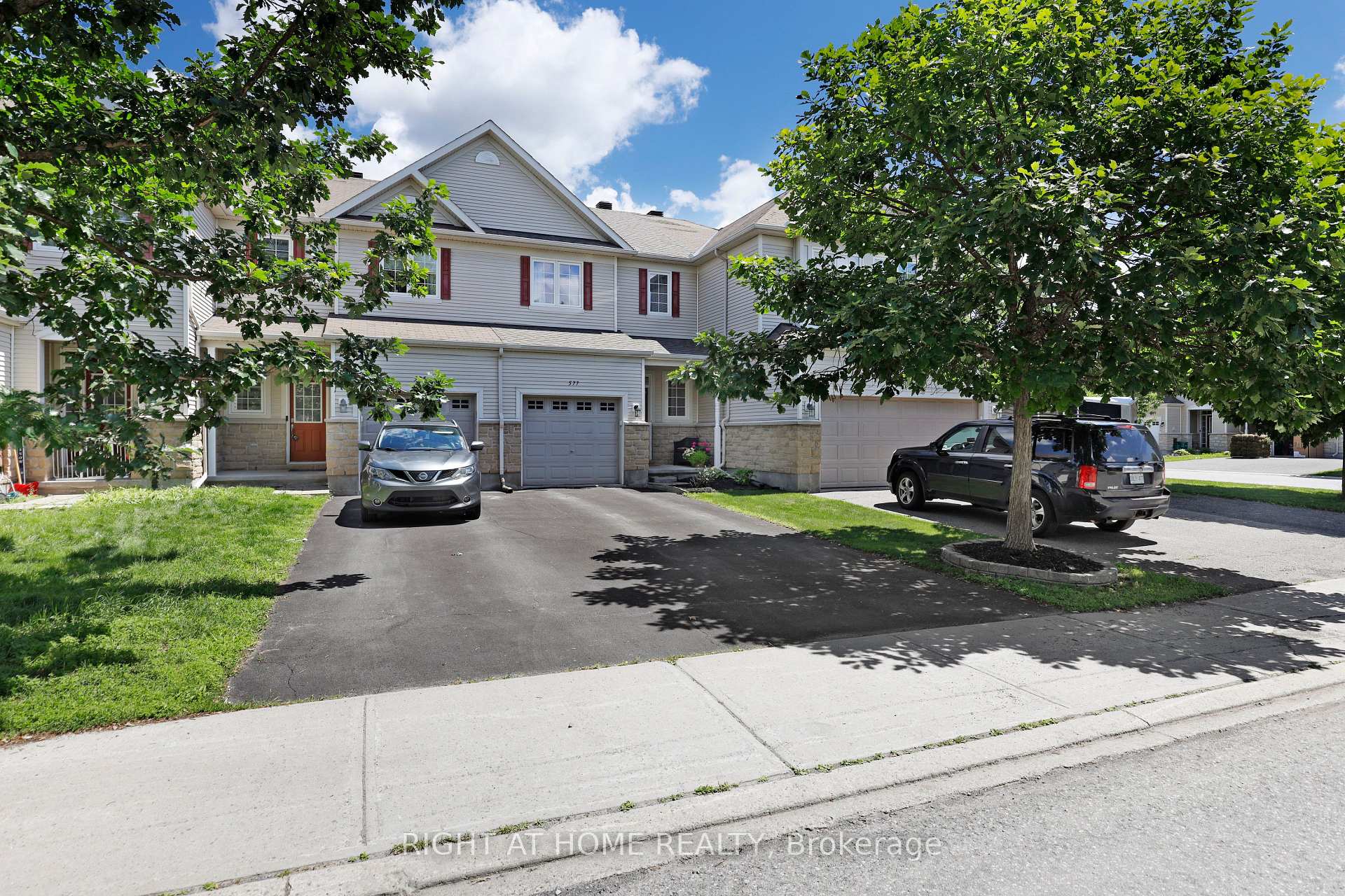 577 Ashbourne Crescent, Barrhaven, ON K2J 0P5