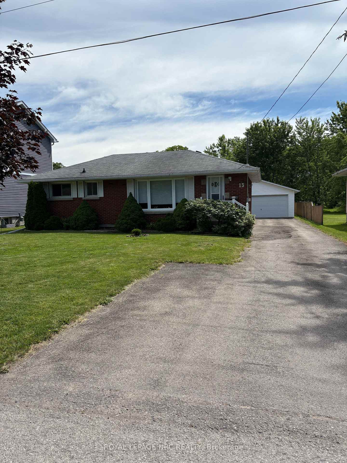 13 Bosnich Avenue, Welland, ON L3C 2W6