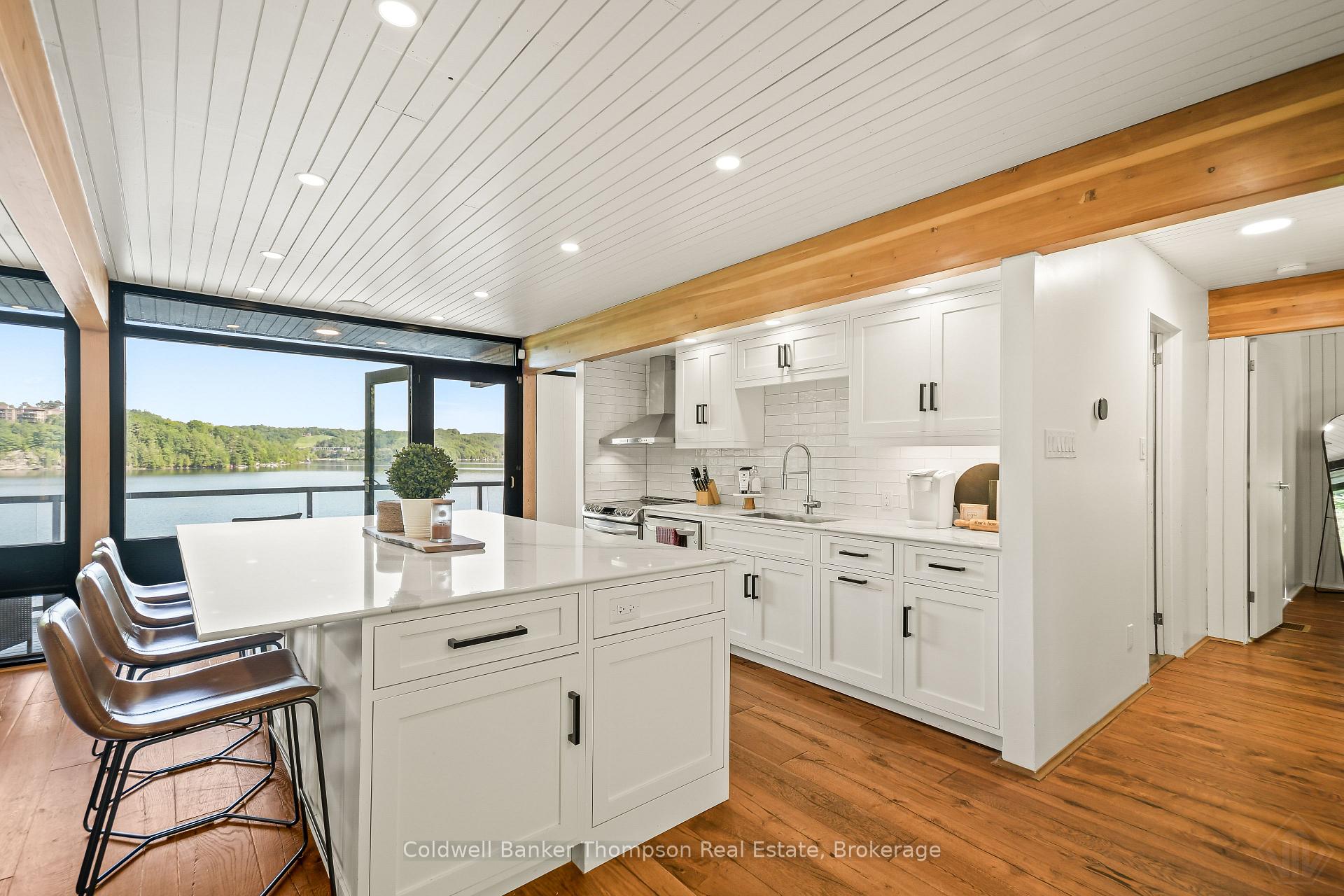 1053 HEMLOCK POINT Lane, Lake of Bays, ON P1H 2J6