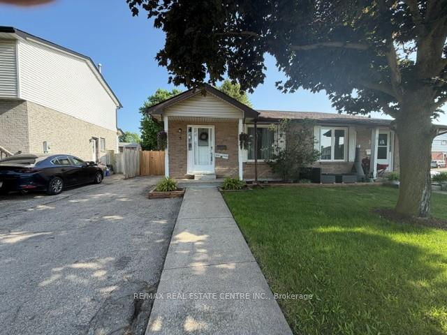 5 HARMONY Court, Cambridge, ON N1R 7T3