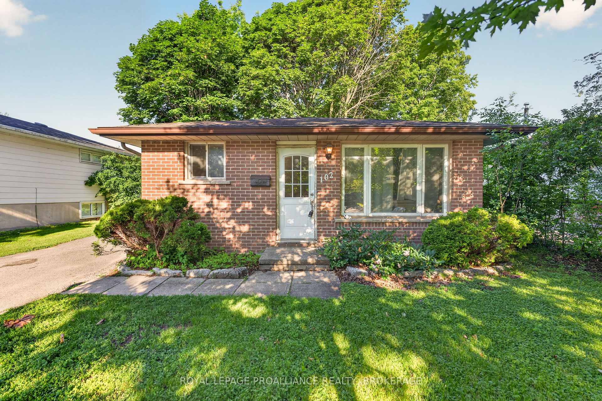 102 Calderwood Drive, Kingston, ON K7M 6M3