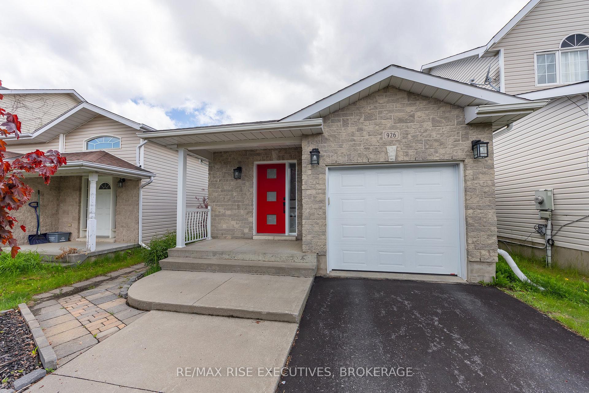 926 Bluffwood Avenue, Kingston, ON K7K 7K4
