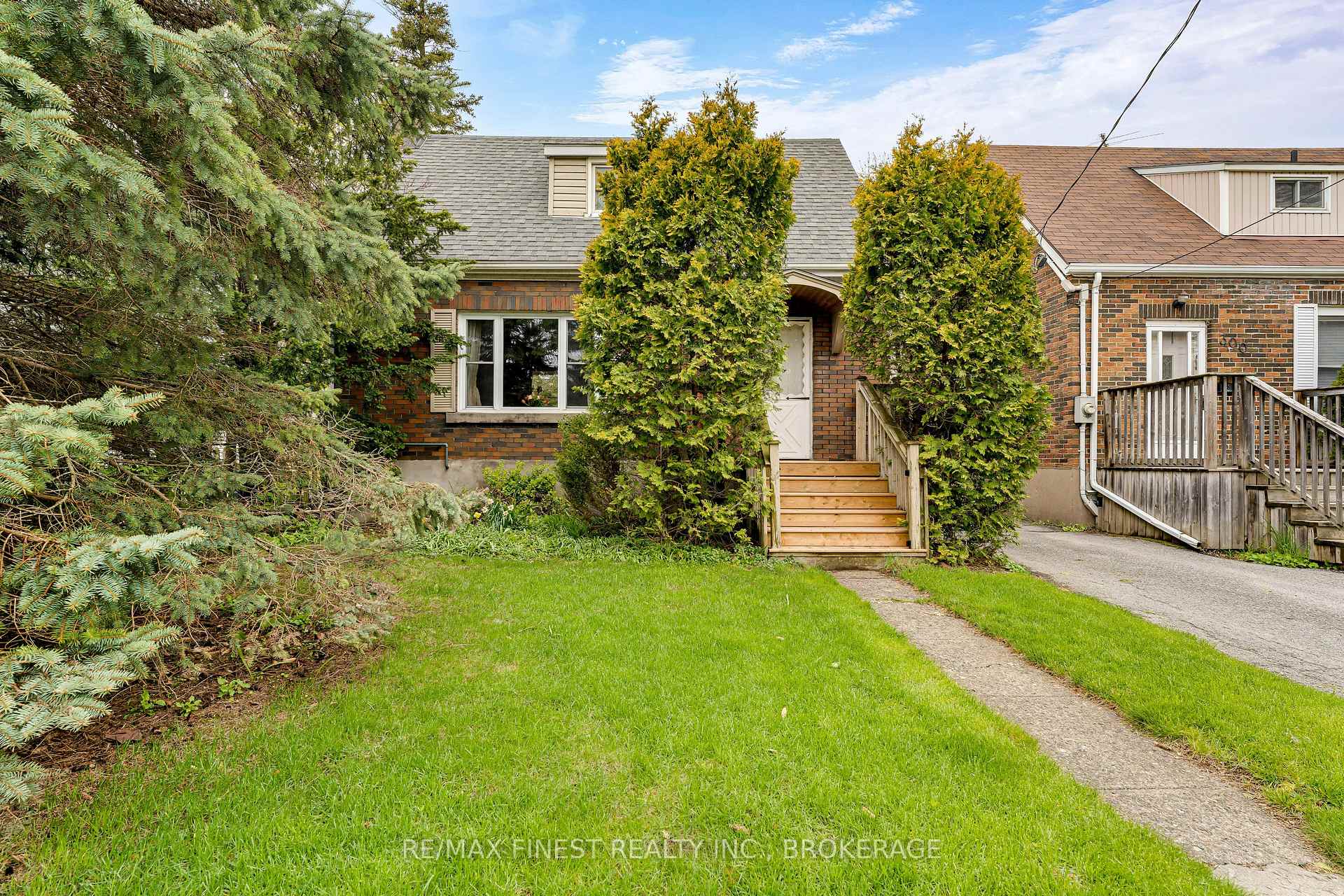 298 College Street, Kingston, ON K7L 4M4
