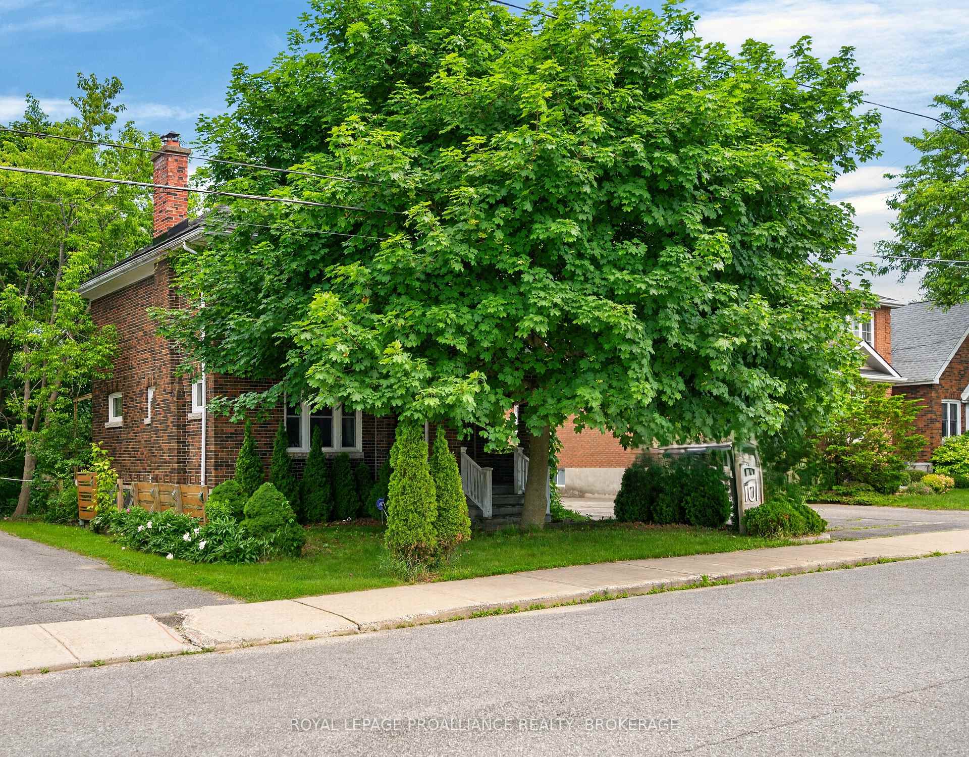 101 Napier Street, Kingston, ON K7L 4G2
