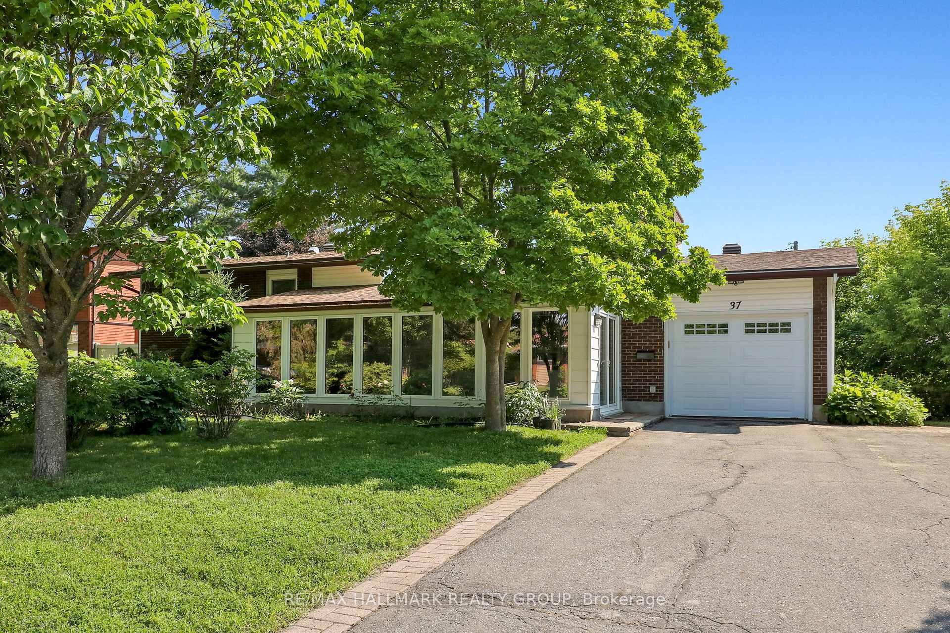 37 Lyall Street, Cityview - Parkwoods Hills - Rideau Shore, ON K2E 5G7