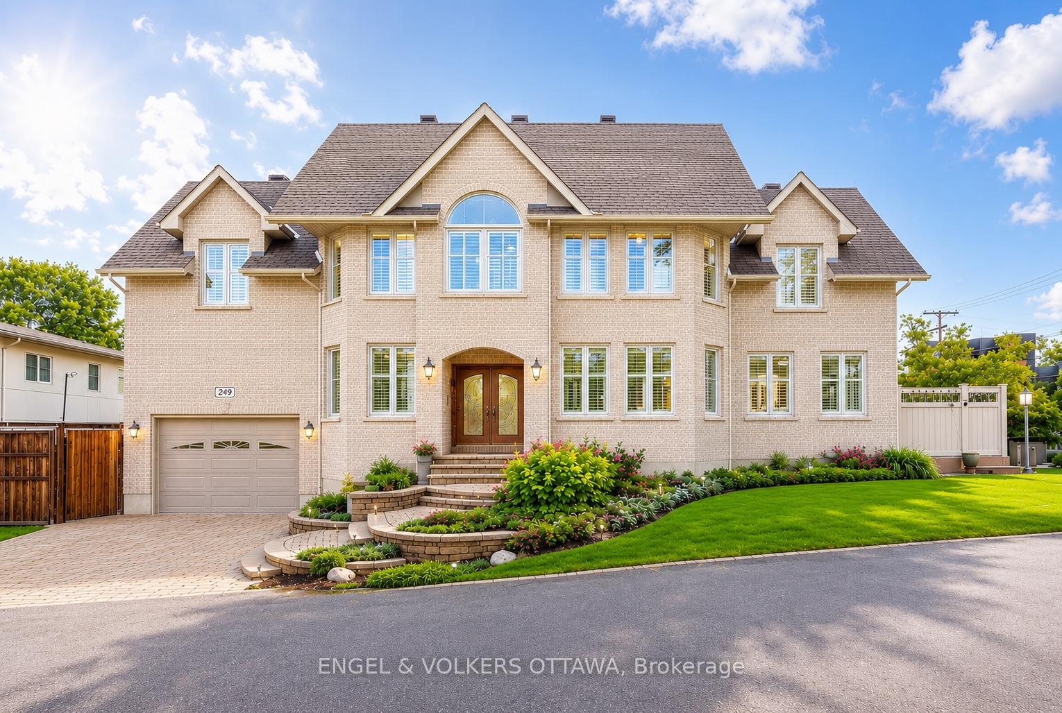 249 Atlantis Avenue, Carlingwood - Westboro and Area, ON K2A 1X9