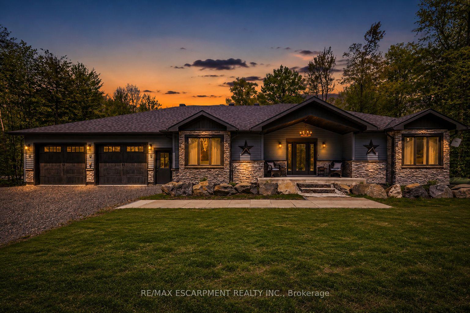 1068 Xavier Street, Gravenhurst, ON P0E 1G0
