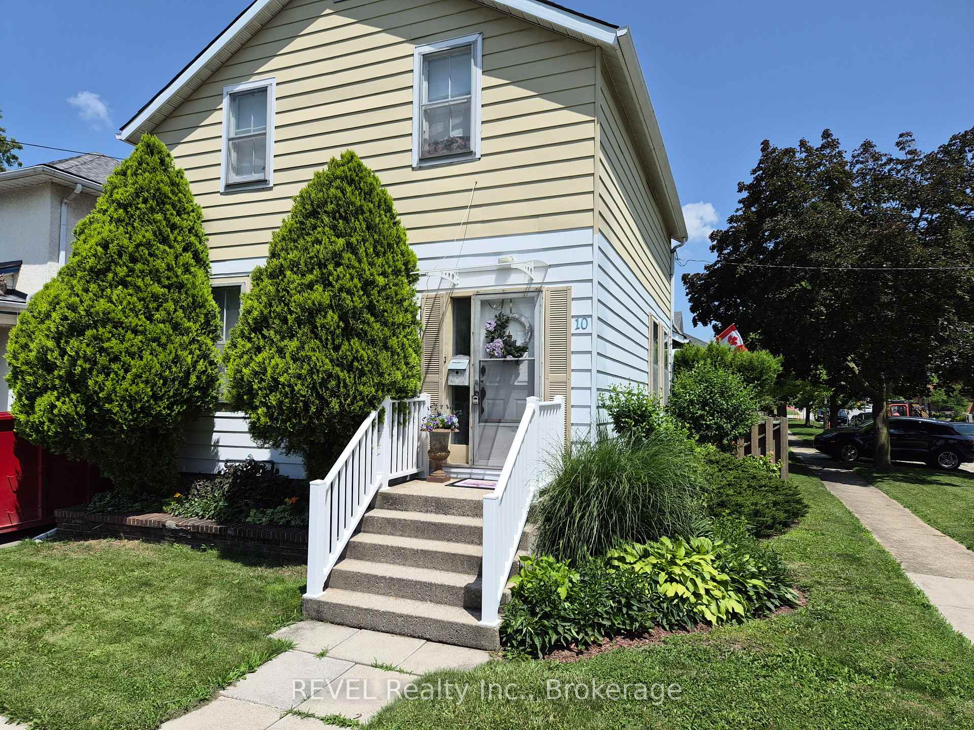 10 Wiley Street, St. Catharines, ON L2R 4E5