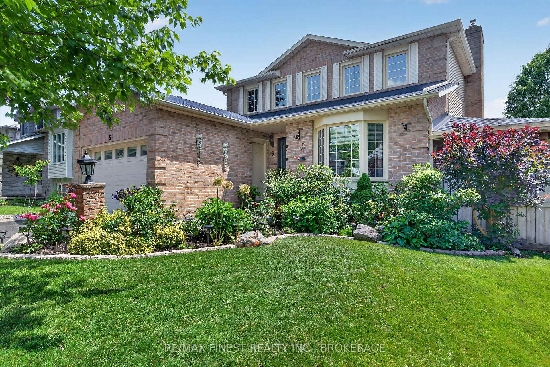 5 Buckingham Court, Kingston, ON K7K 6V8