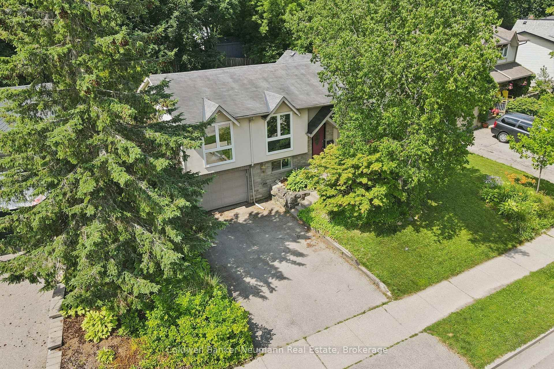 18 Gateway Drive, Guelph, ON N1H 6W8
