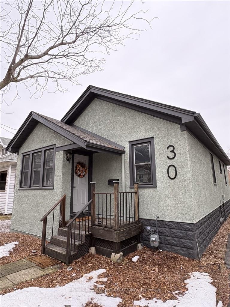 30 Eastchester Avenue, St. Catharines, ON L2P 2V6