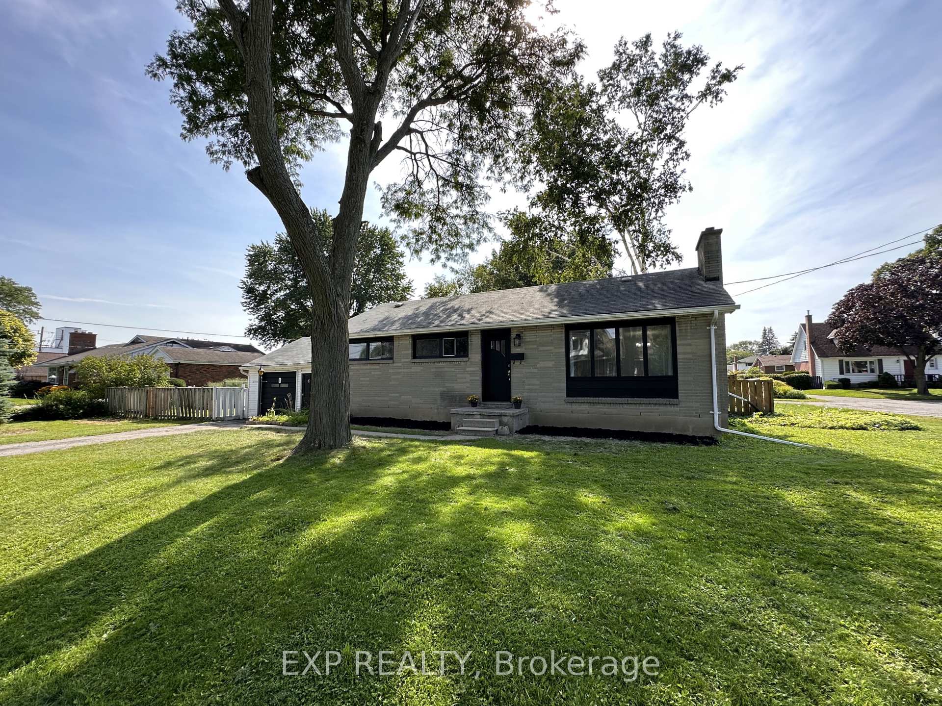 6 Woodland Acres W, Belleville, ON K8N 4K1
