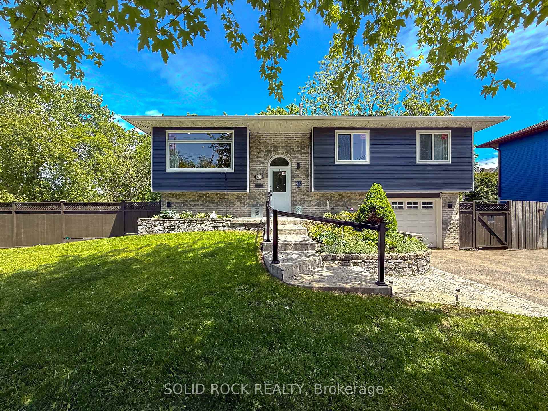 676 Centre Street, Kingston, ON K7M 5E4