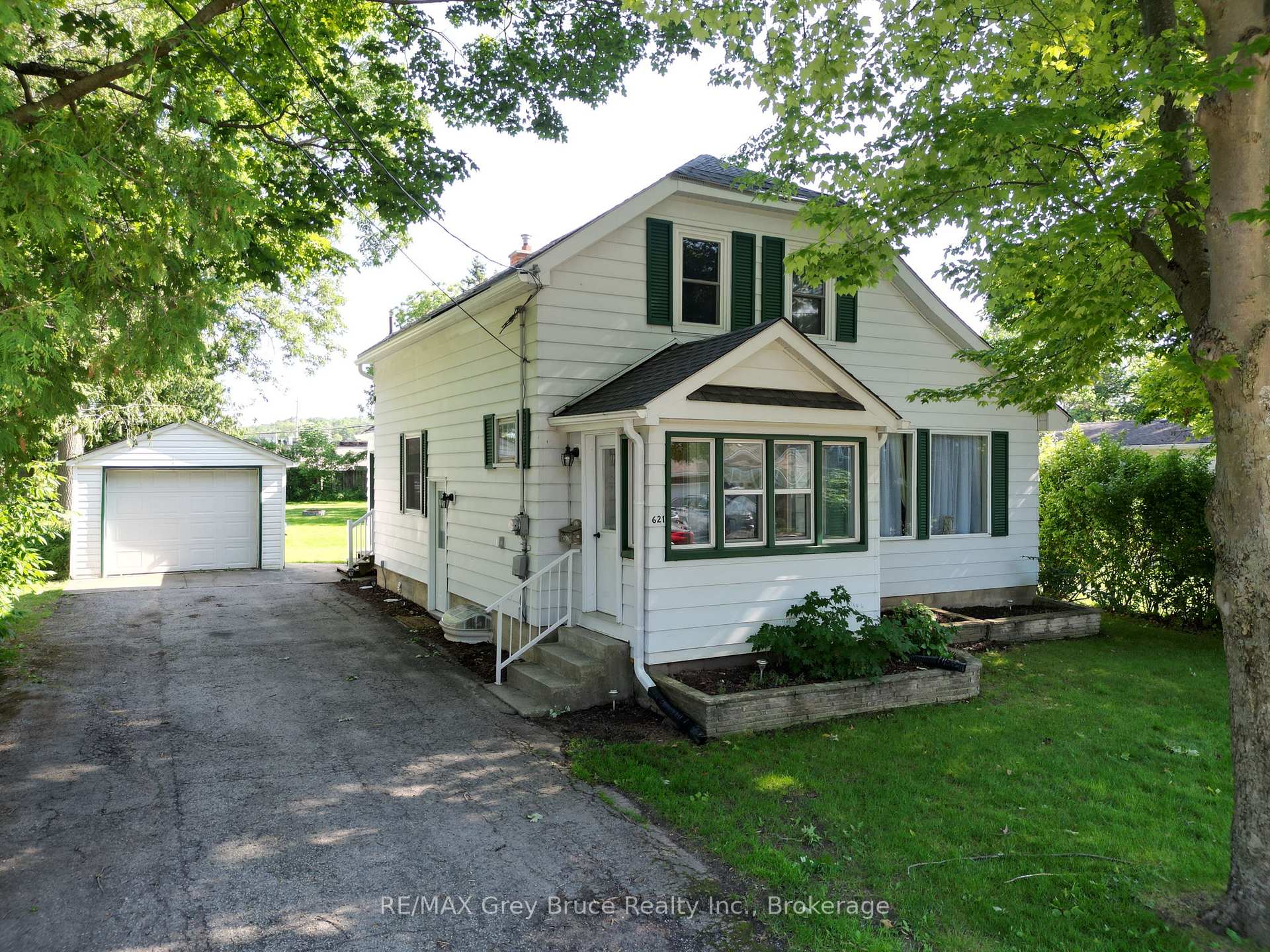 621 11th Street W, Owen Sound, ON N4K 3T2