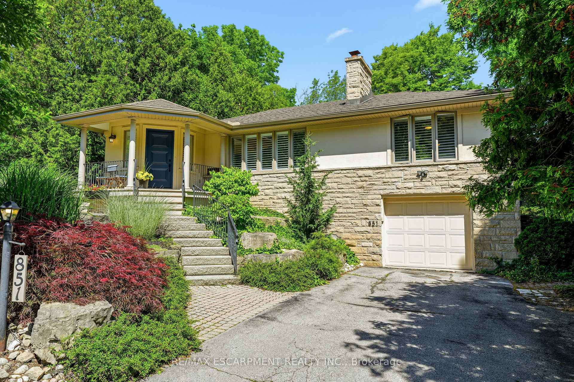 851 Mewburn Road, Hamilton, ON L9G 3E4