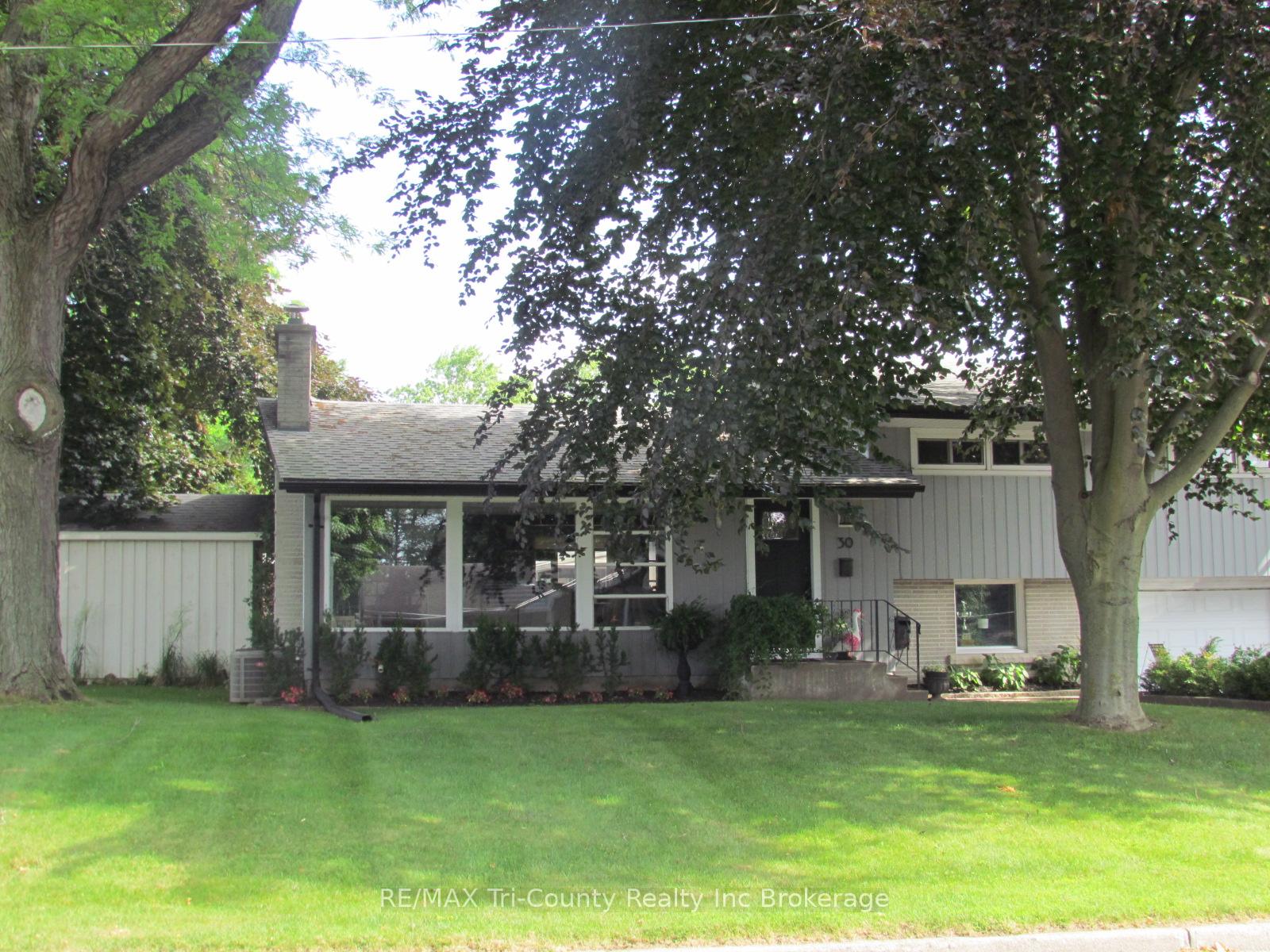 30 Fairfield Crescent, Tillsonburg, ON N4G 2B4