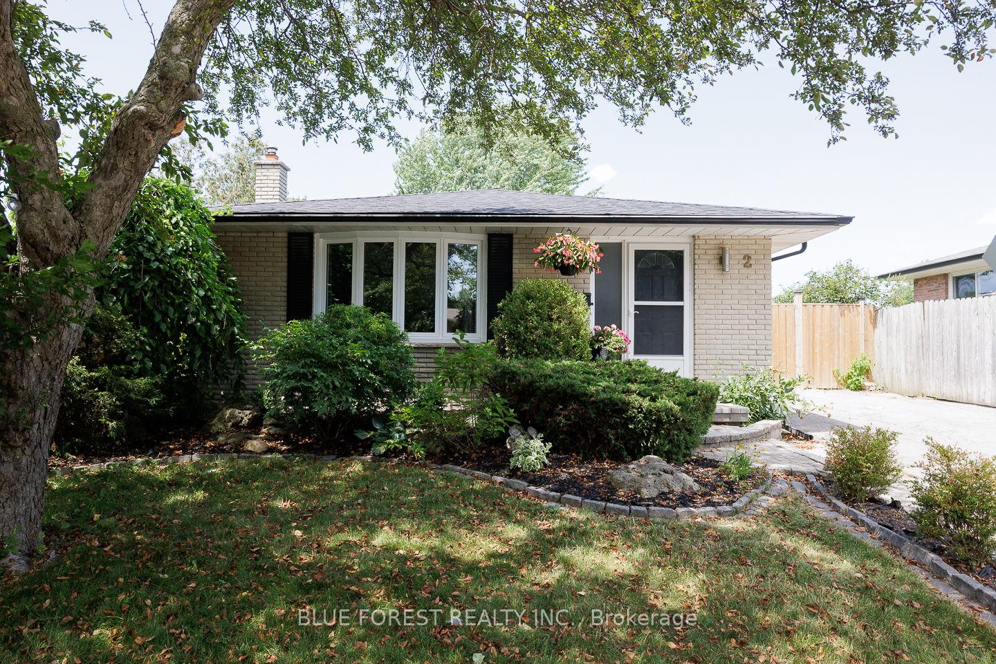 2 Surrey Crescent, London South, ON N6E 1T6