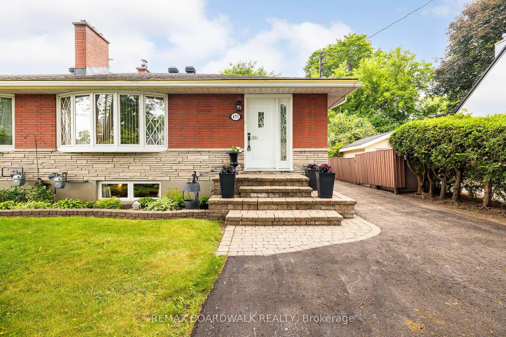 477 Edgeworth Avenue, Woodroffe, ON K2B 5L2