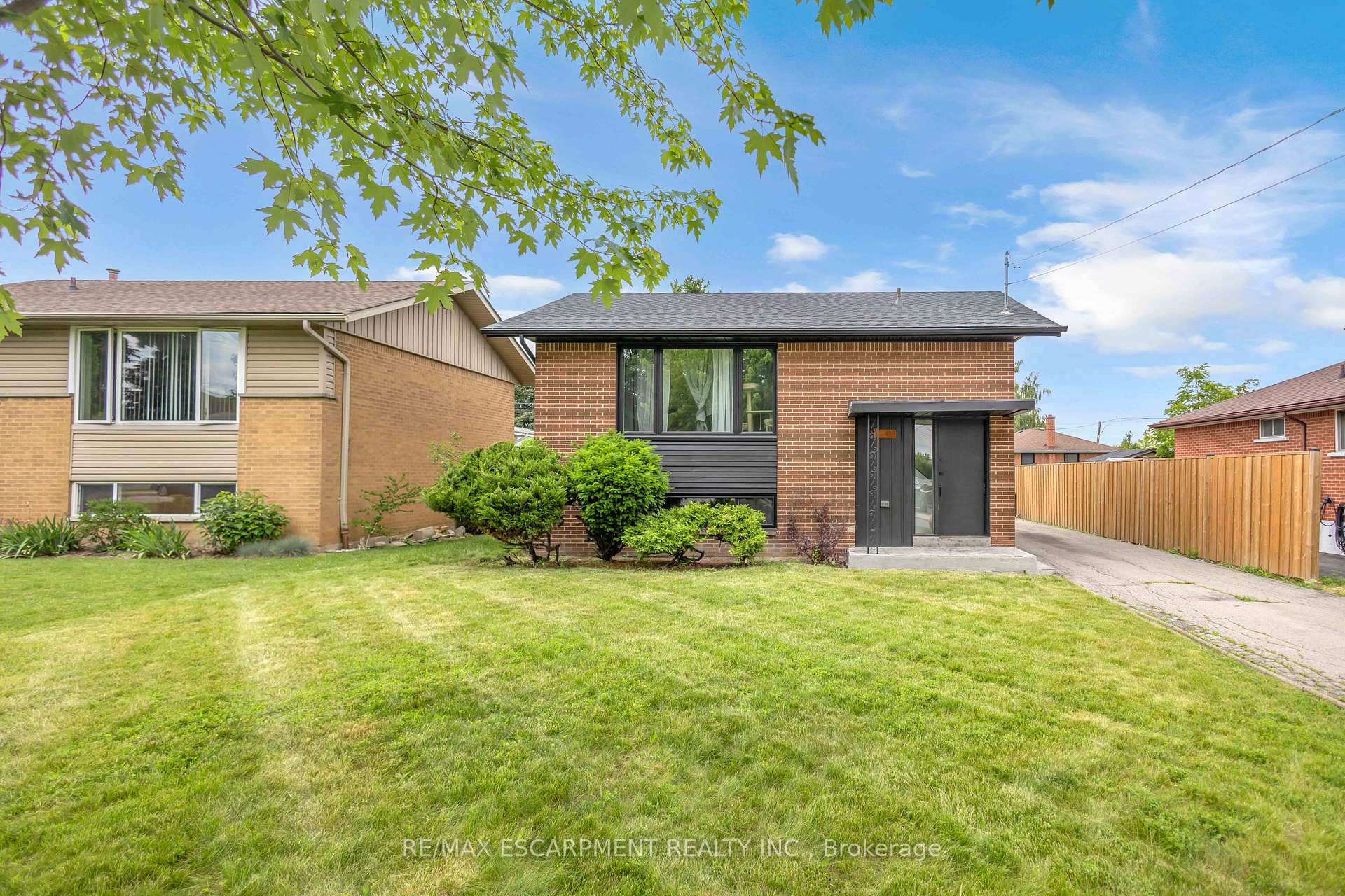 253 Fernwood Crescent, Hamilton, ON L8T 3L7