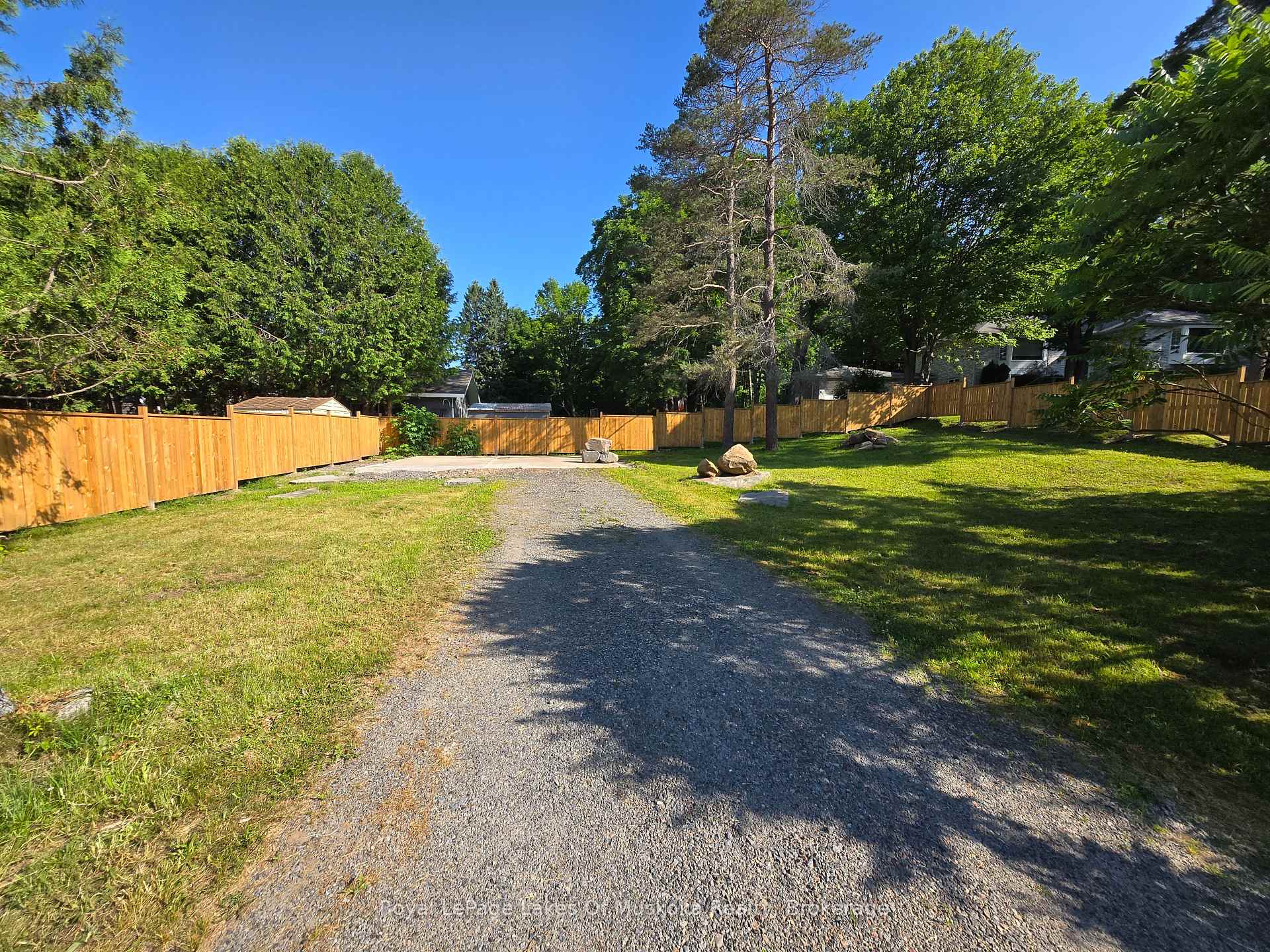 11 Silver Street, Huntsville, ON P1H 1M2