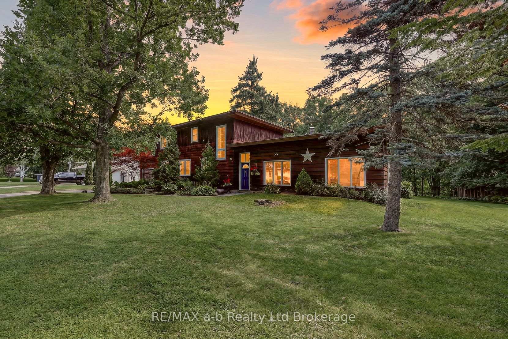 61 Parkwood Drive, Tillsonburg, ON N4G 2B7